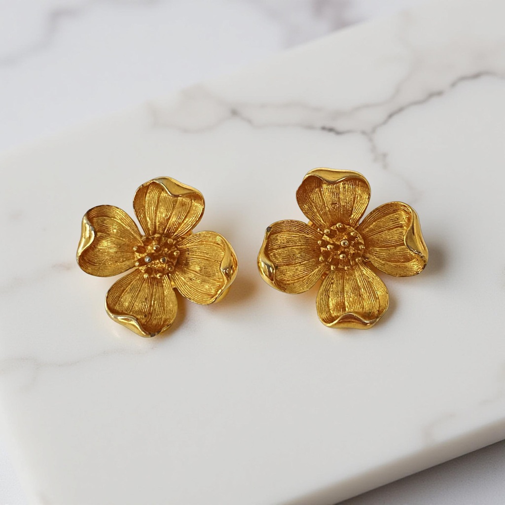 Crown Trifari Gold Tone Dogwood Flower Earrings Clip Ons 26$